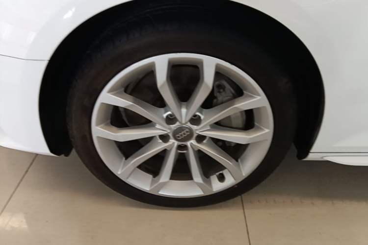 Used Audi A4L 2017 45 TFSI quattro Style Edition Left Front Wheel Hub