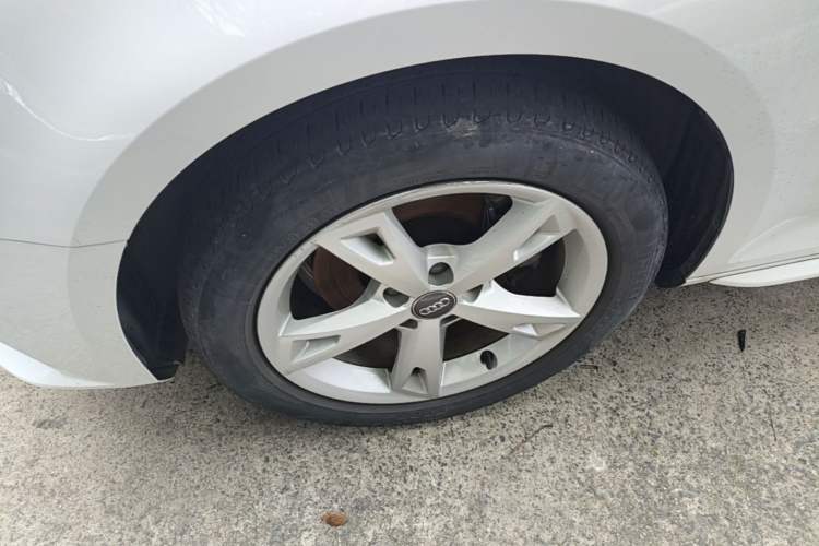 Used Audi A4L 2017 40 TFSI Fashion Model Left Front Wheel Hub