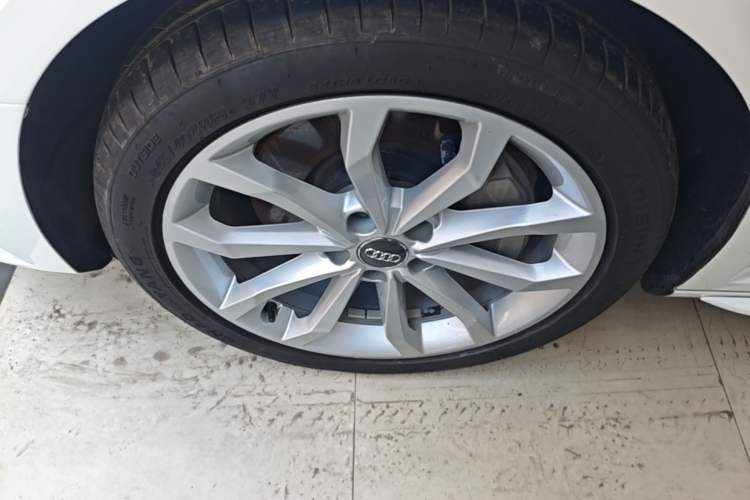 Used Audi A4L 2017 45 TFSI quattro Style Edition Left Front Wheel Hub