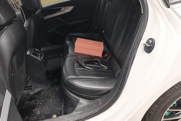 Used Audi A4L 2017 Plus 40 TFSI Fashion Model Left Rear Seat