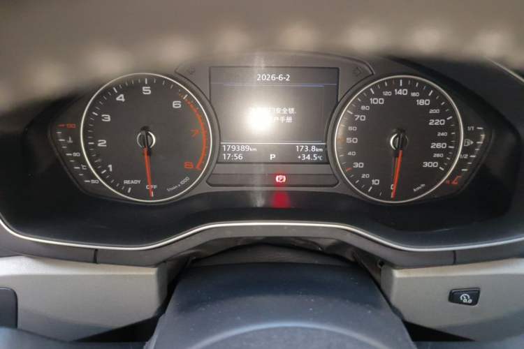 Used Audi A4L 2017 Plus 40 TFSI Ambition Model Odometer Close Up