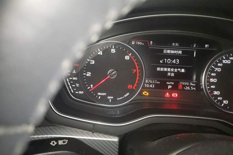 Used Audi A4L 2017 40 TFSI Fashion Model Odometer Close Up