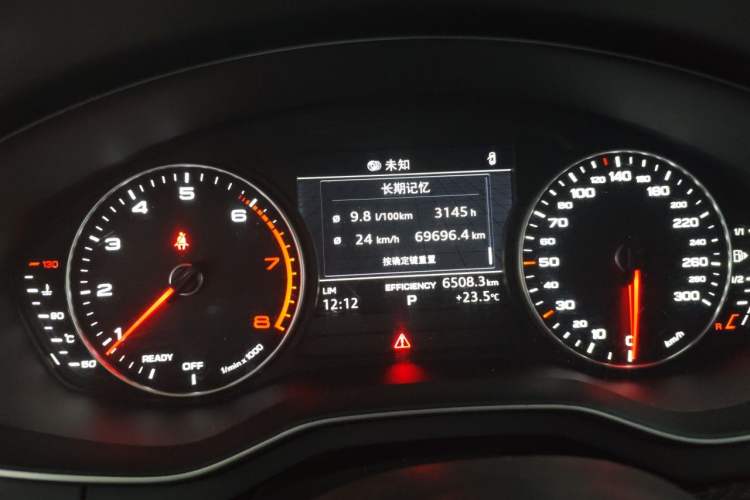 Used Audi A4L 2017 Plus 40 TFSI Ambition Model Odometer Close Up