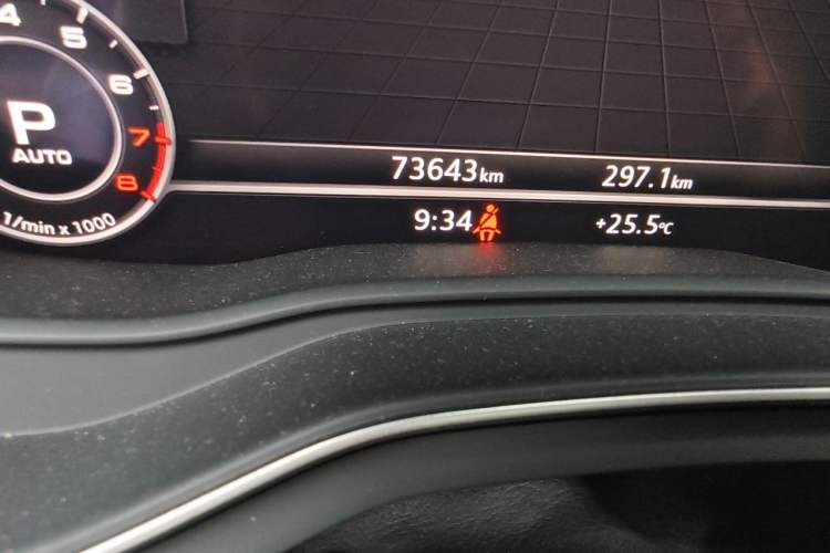 Used Audi A4L 2017 45 TFSI quattro Sport Edition Odometer Close Up