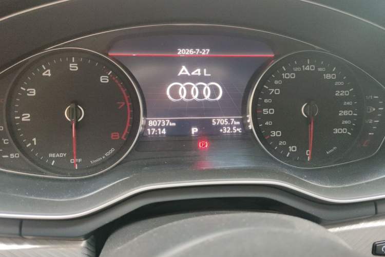 Used Audi A4L 2017 40 TFSI Fashion Model Odometer Close Up
