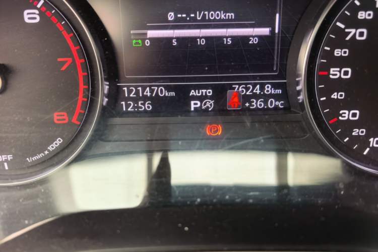 Used Audi A4L 2017 40 TFSI Style Edition Odometer Close Up