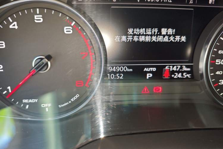 Used Audi A4L 2017 Plus 40 TFSI Fashion Model Odometer Close Up