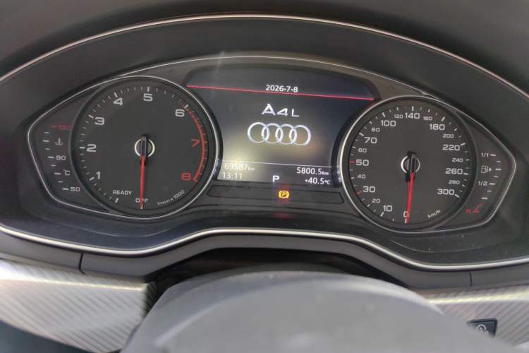 Used Audi A4L 2017 40 TFSI Fashion Model Odometer Close Up