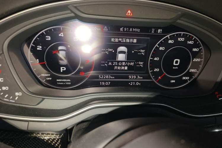 Used Audi A4L 2017 40 TFSI Fashion Model Odometer Close Up