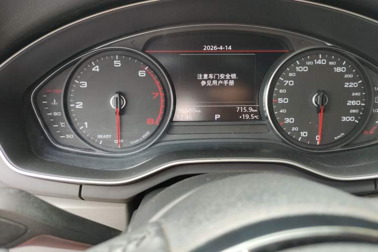 Used Audi A4L 2017 Plus 40 TFSI Ambition Model Odometer Close Up