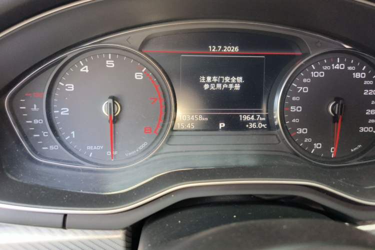 Used Audi A4L 2017 40 TFSI Fashion Model Odometer Close Up
