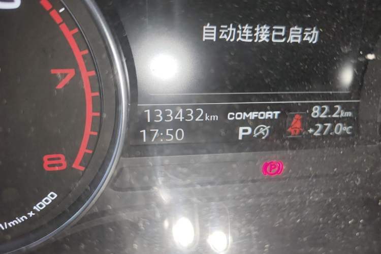 Used Audi A4L 2017 40 TFSI Fashion Model Odometer Close Up