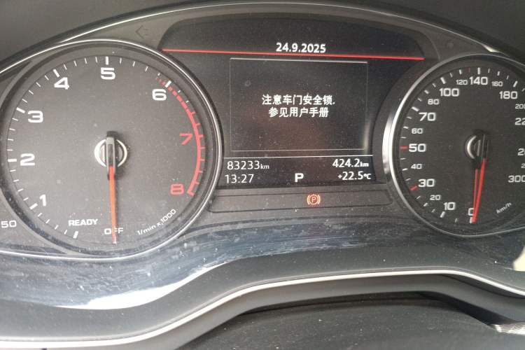 Used Audi A4L 2017 Plus 40 TFSI Fashion Model Odometer Close Up