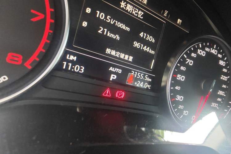 Used Audi A4L 2017 40 TFSI Fashion Model Odometer Close Up