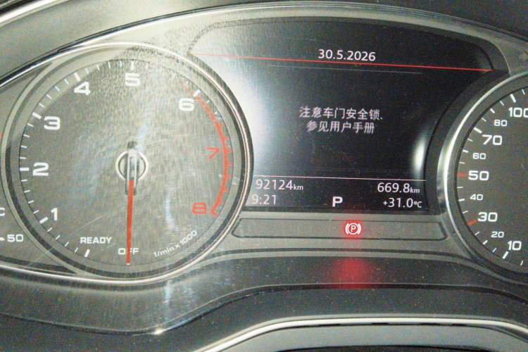 Used Audi A4L 2017 40 TFSI Fashion Model Odometer Close Up