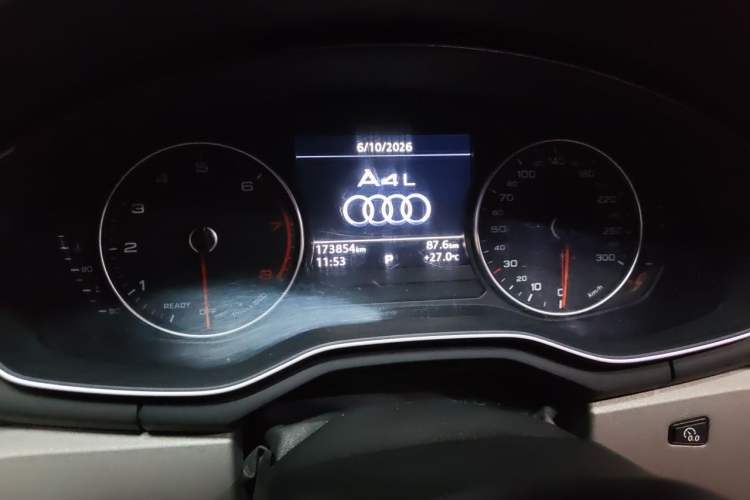 Used Audi A4L 2017 Plus 40 TFSI Ambition Model Odometer Close Up