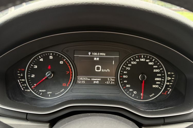 Used Audi A4L 2017 40 TFSI Ambition Edition Odometer Close Up