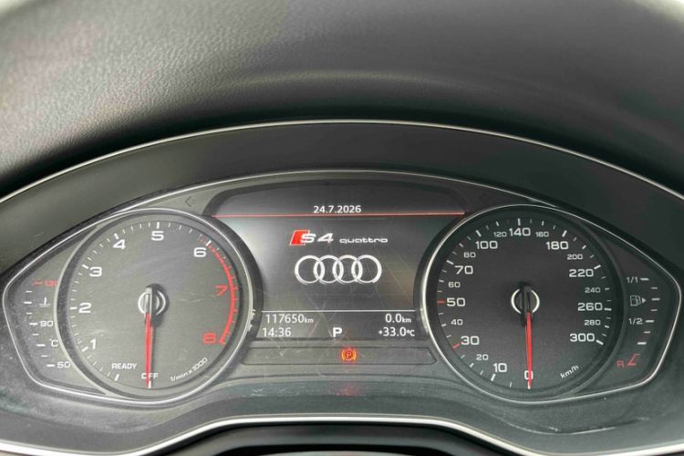 Used Audi A4L 2017 40 TFSI Fashion Model Odometer Close Up