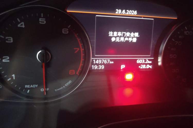 Used Audi A4L 2017 40 TFSI Fashion Model Odometer Close Up