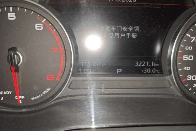 Used Audi A4L 2017 Plus 40 TFSI Fashion Model Odometer Close Up