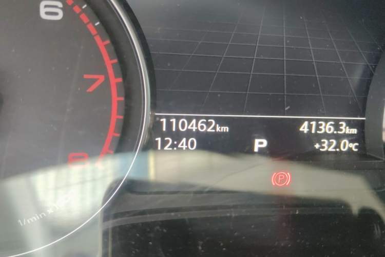 Used Audi A4L 2017 Plus 40 TFSI Fashion Model Odometer Close Up