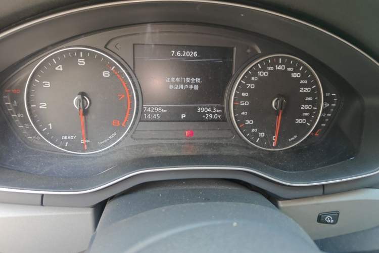 Used Audi A4L 2017 Plus 40 TFSI Ambition Model Odometer Close Up
