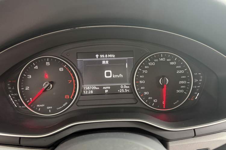 Used Audi A4L 2017 Plus 40 TFSI Ambition Model Odometer Close Up