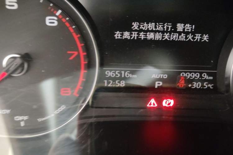 Used Audi A4L 2017 40 TFSI Fashion Model Odometer Close Up