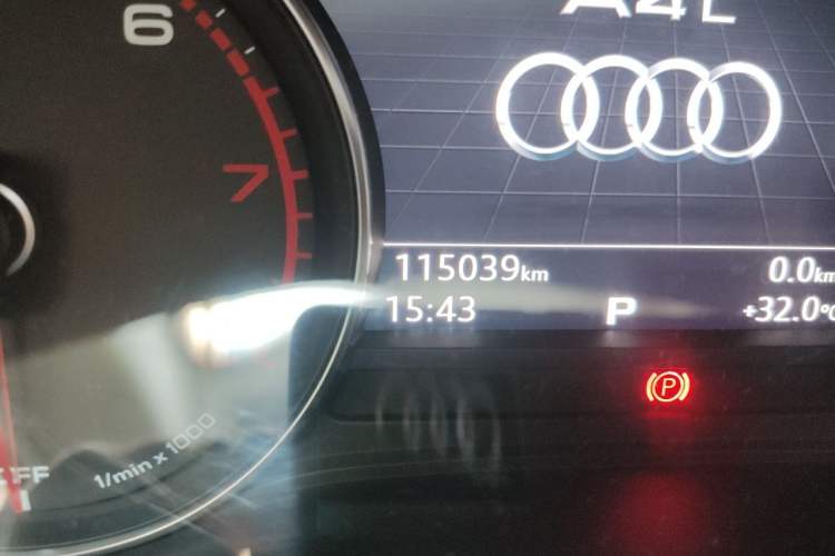 Used Audi A4L 2017 40 TFSI Fashion Model Odometer Close Up