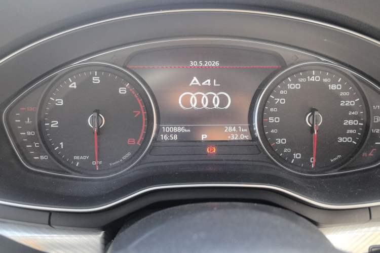 Used Audi A4L 2017 Plus 40 TFSI Fashion Model Odometer Close Up