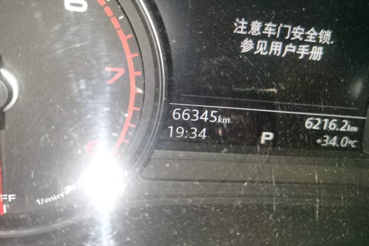 Used Audi A4L 2017 40 TFSI Fashion Model Odometer Close Up