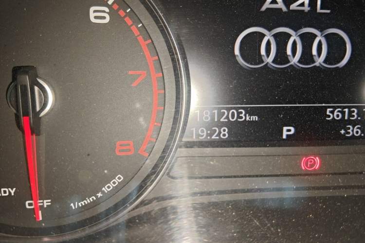 Used Audi A4L 2017 Plus 40 TFSI Fashion Model Odometer Close Up