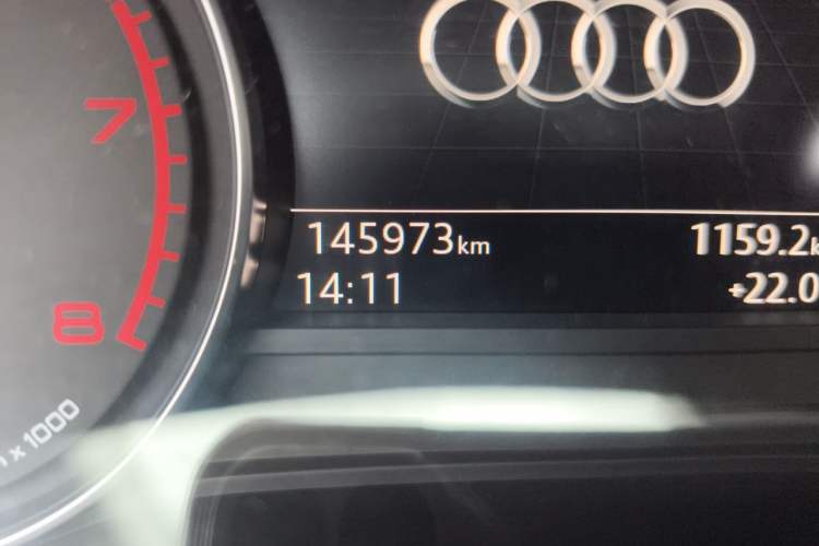 Used Audi A4L 2017 Plus 40 TFSI Fashion Model Odometer Close Up