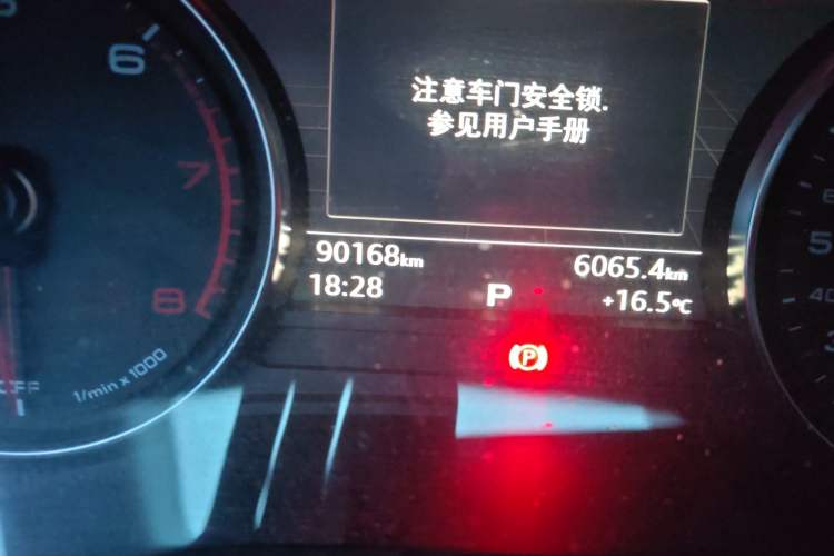 Used Audi A4L 2017 Plus 40 TFSI Fashion Model Odometer Close Up