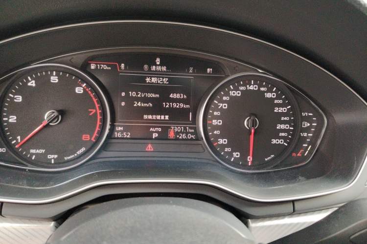 Used Audi A4L 2017 Plus 40 TFSI Fashion Model Odometer Close Up