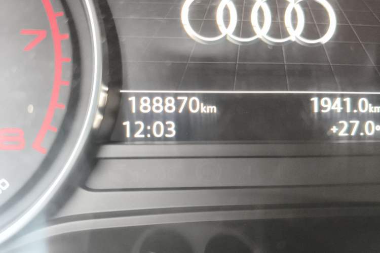 Used Audi A4L 2017 40 TFSI Fashion Model Odometer Close Up