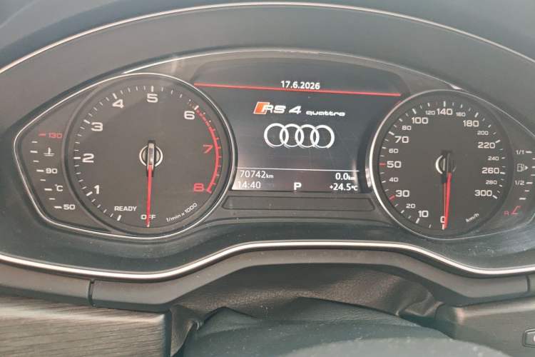 Used Audi A4L 2017 Plus 40 TFSI Fashion Model Odometer Close Up
