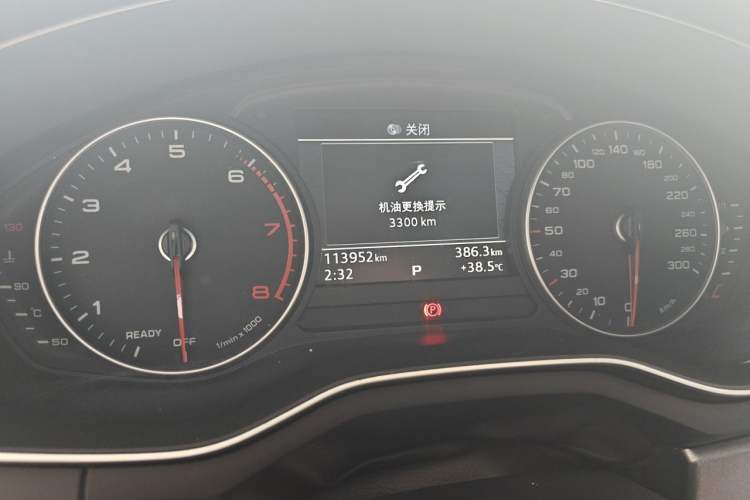 Used Audi A4L 2017 40 TFSI Ambition Edition Odometer Close Up