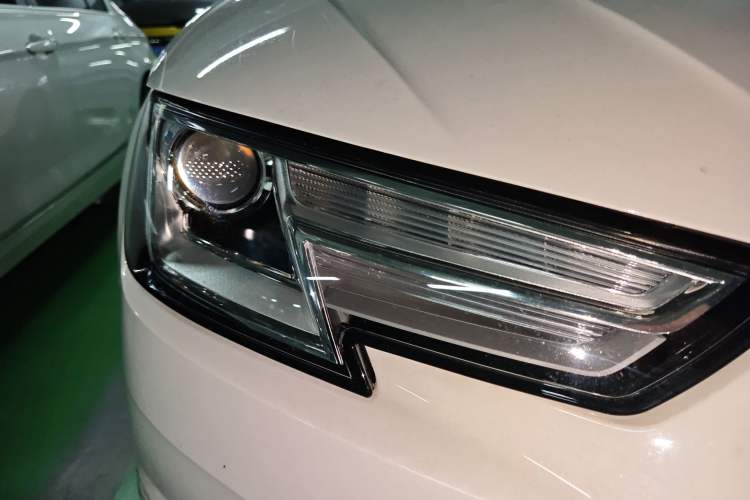 Used Audi A4L 2017 40 TFSI Fashion Model Right Front Headlight