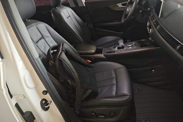 Used Audi A4L 2017 Plus 40 TFSI Fashion Model Right Front Seat