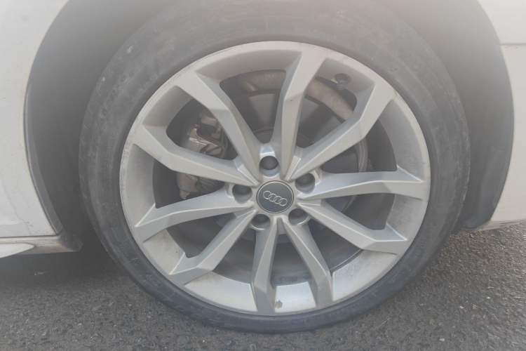 Used Audi A4L 2017 Plus 40 TFSI Style Edition Right Front Wheel Hub