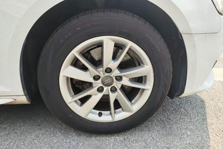 Used Audi A4L 2017 40 TFSI Ambition Edition Right Front Wheel Hub