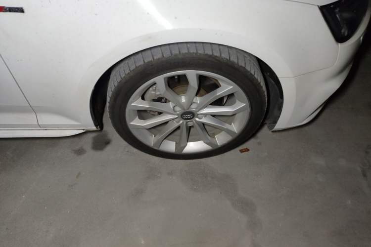 Used Audi A4L 2017 40 TFSI Style Edition Right Front Wheel Hub