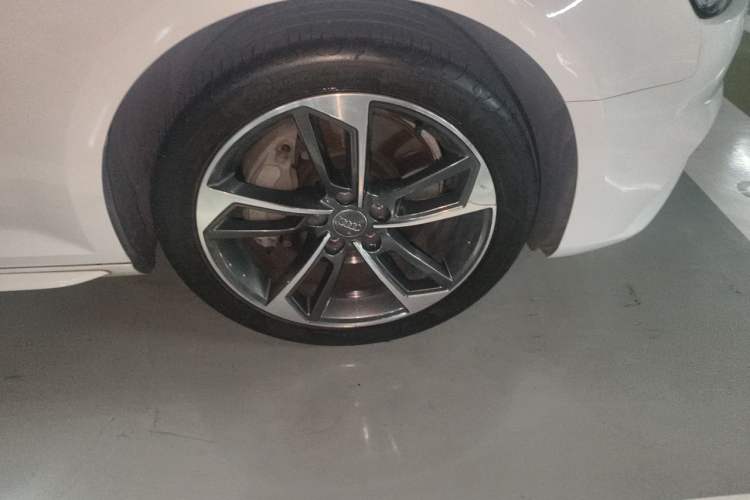 Used Audi A4L 2017 45 TFSI quattro Sport Edition Right Front Wheel Hub