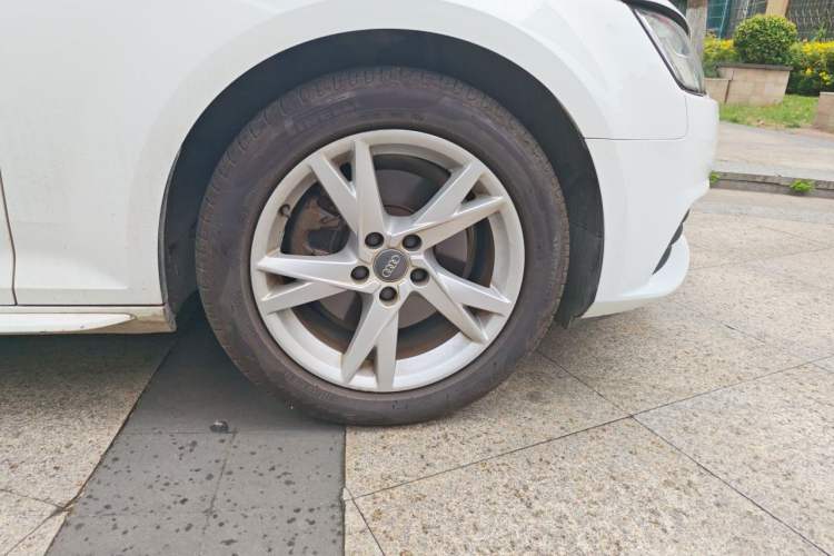 Used Audi A4L 2017 Plus 40 TFSI Ambition Model Right Front Wheel Hub