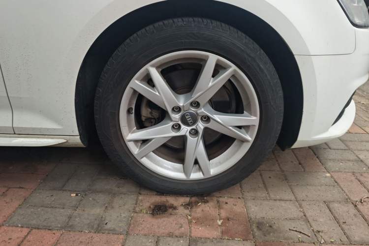 Used Audi A4L 2017 40 TFSI Ambition Edition Right Front Wheel Hub