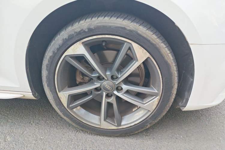 Used Audi A4L 2017 Plus 40 TFSI Sport Model Right Front Wheel Hub