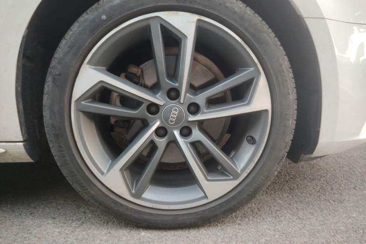 Used Audi A4L 2017 Plus 40 TFSI Sport Model Right Front Wheel Hub