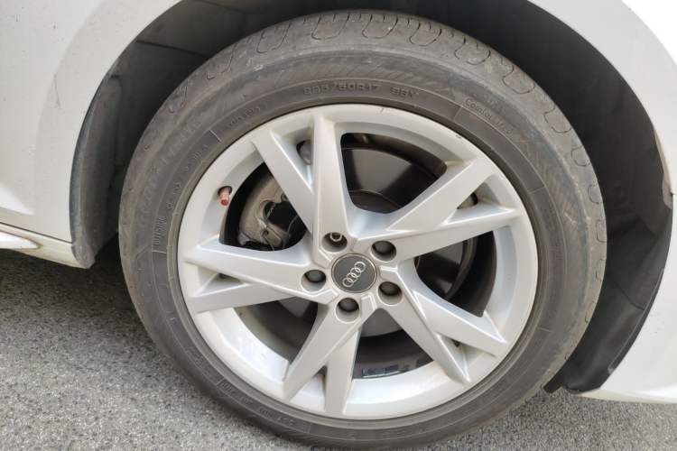 Used Audi A4L 2017 40 TFSI Ambition Edition Right Front Wheel Hub