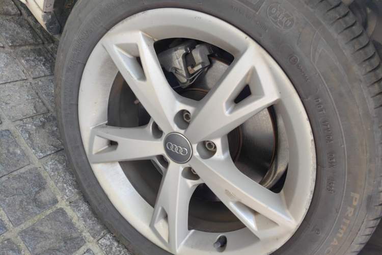 Used Audi A4L 2017 40 TFSI Fashion Model Right Front Wheel Hub
